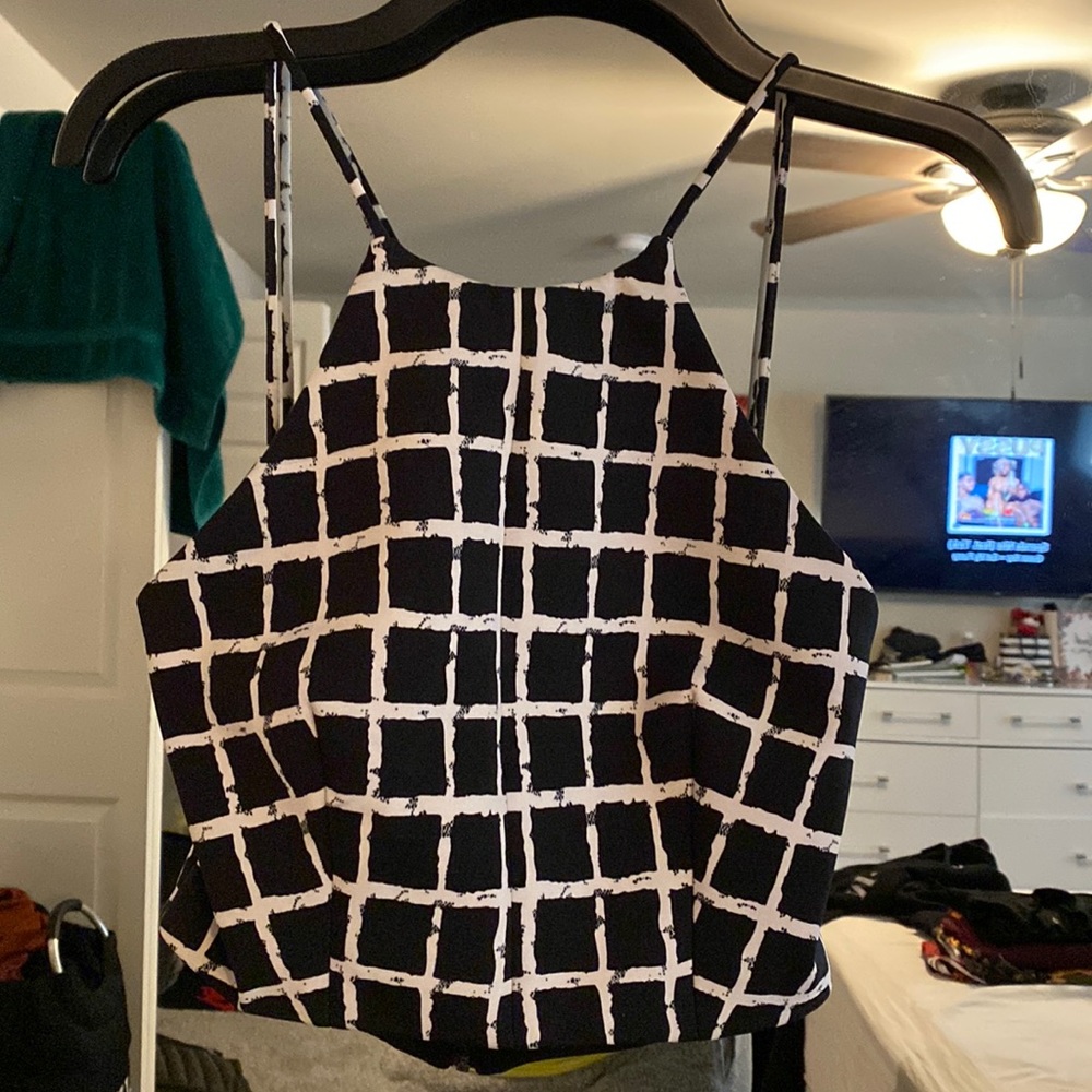 Black and white strappy tank crop blouse, great material, only worn once